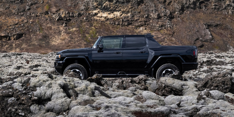 2025 hummer pickup truck
