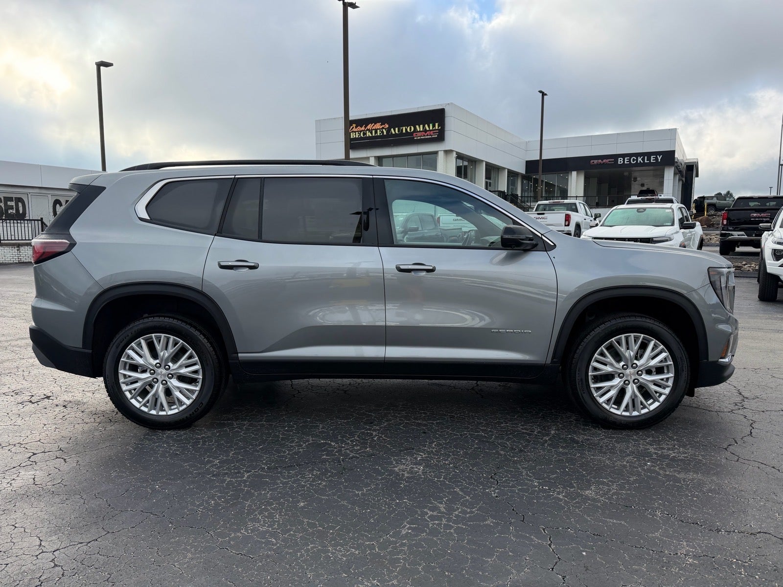 2027 GMC Acadia Elevation