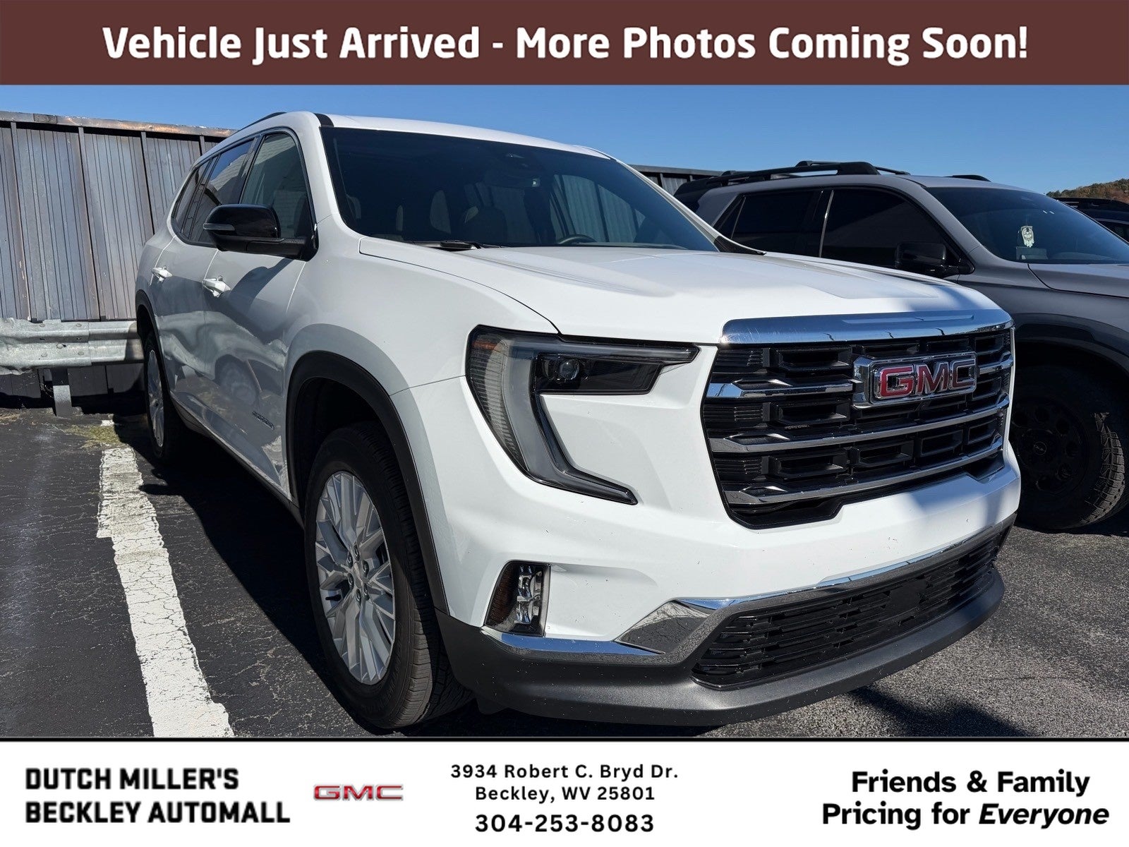 2025 GMC Acadia Elevation