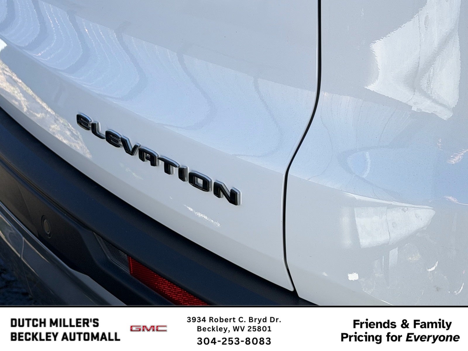 2025 GMC Acadia Elevation