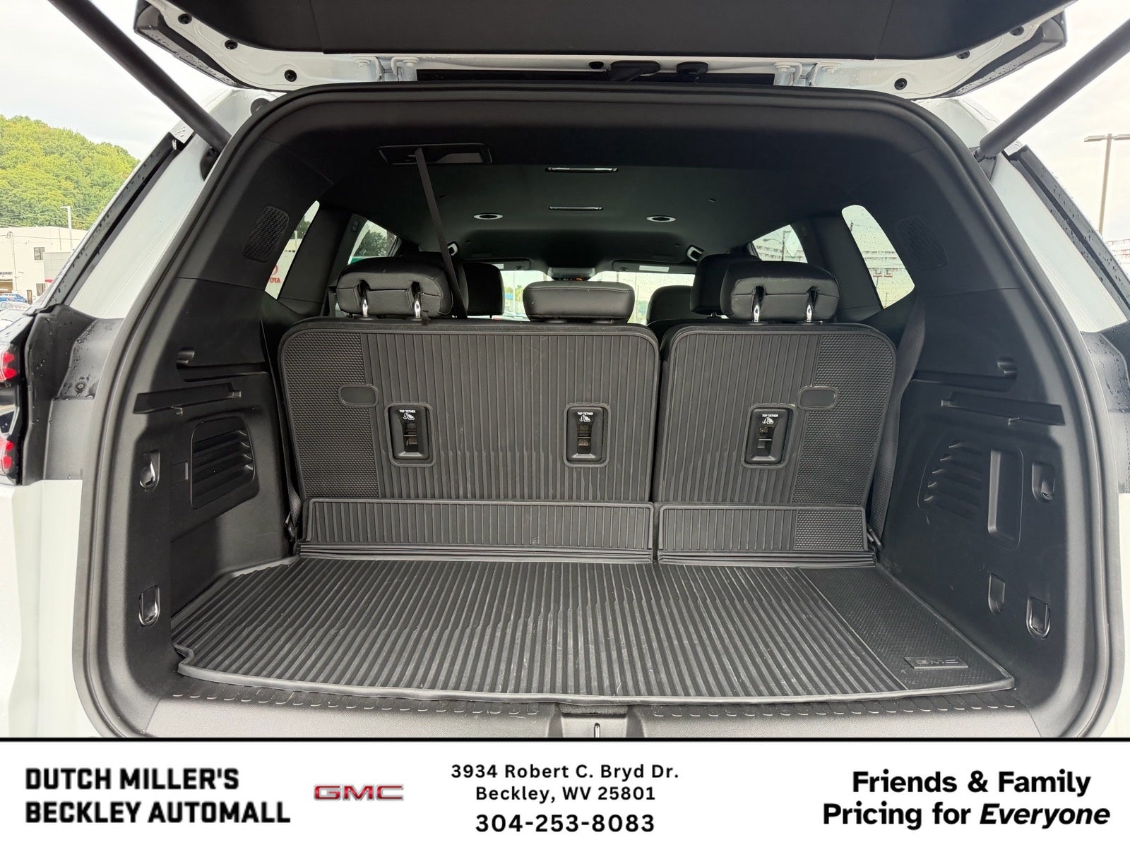 2025 GMC Acadia AT4