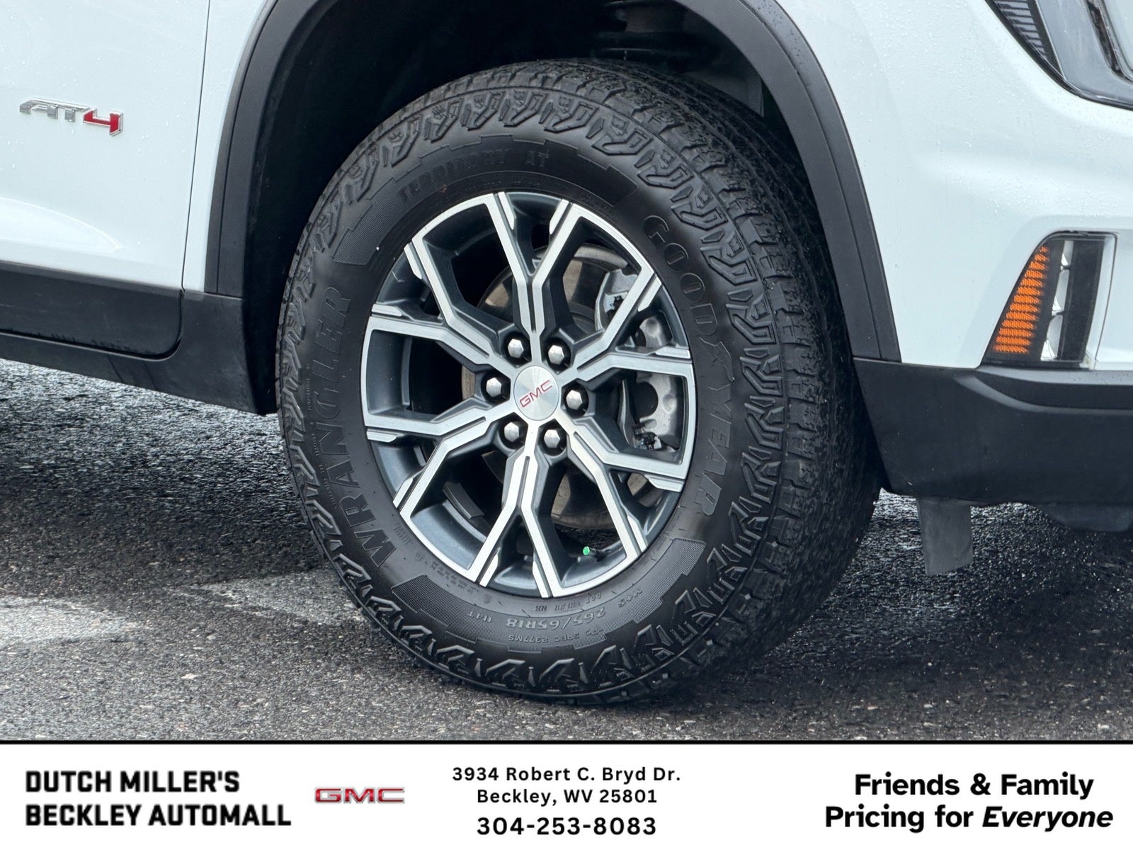 2025 GMC Acadia AT4