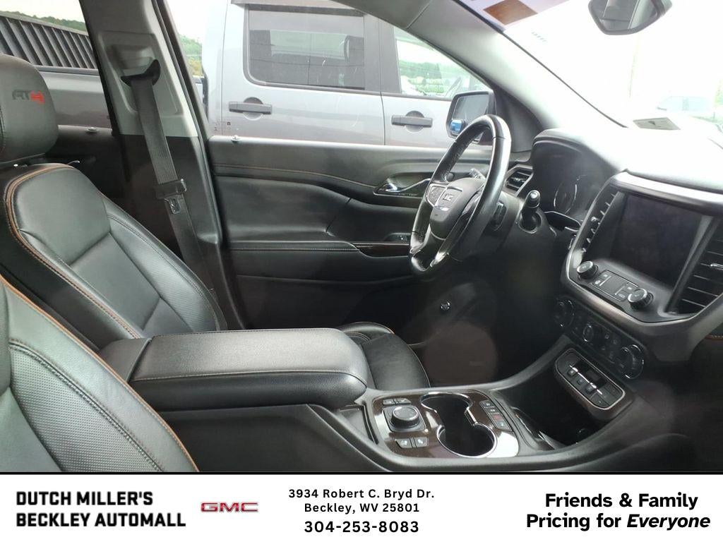 2022 GMC Acadia AT4