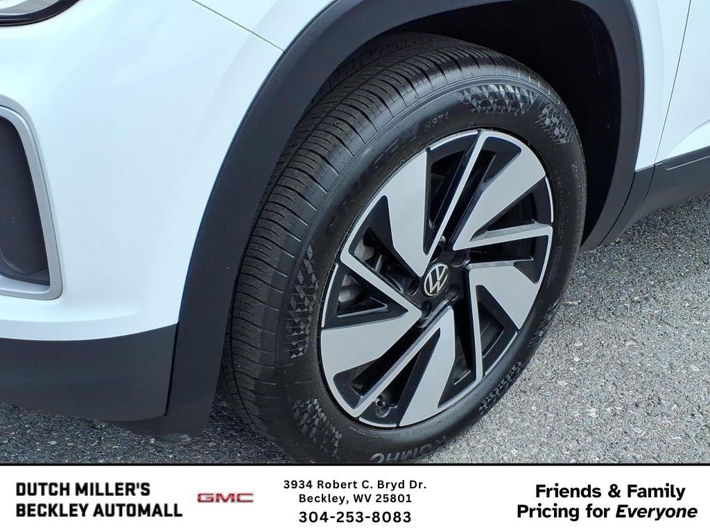 2025 Volkswagen Atlas 2.0T SE w/Technology