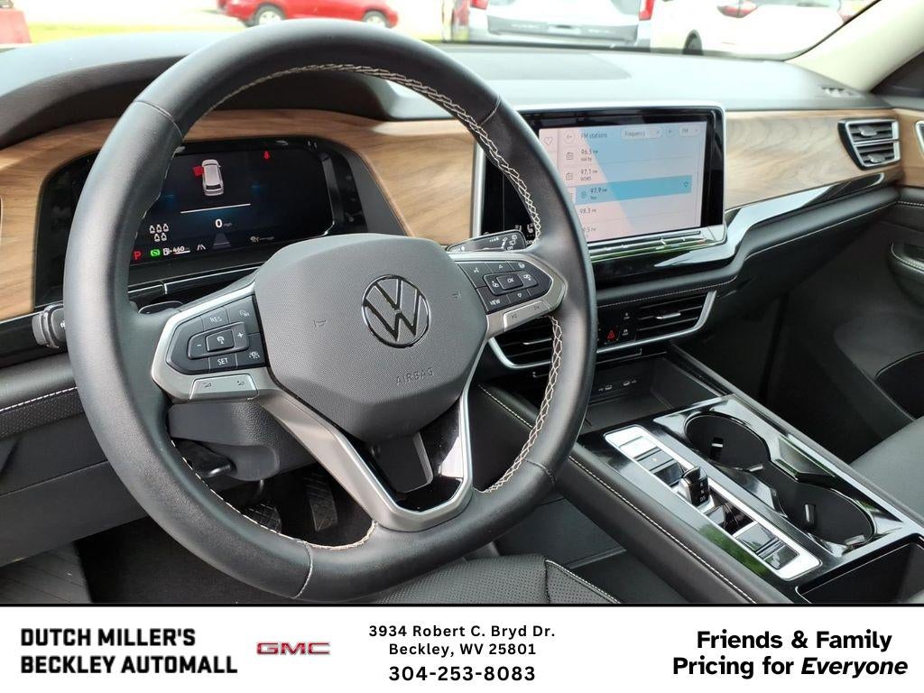 2025 Volkswagen Atlas 2.0T SE w/Technology