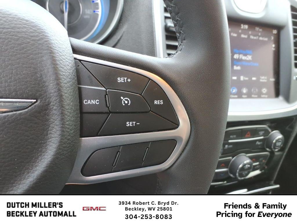 2023 Chrysler 300 Touring L