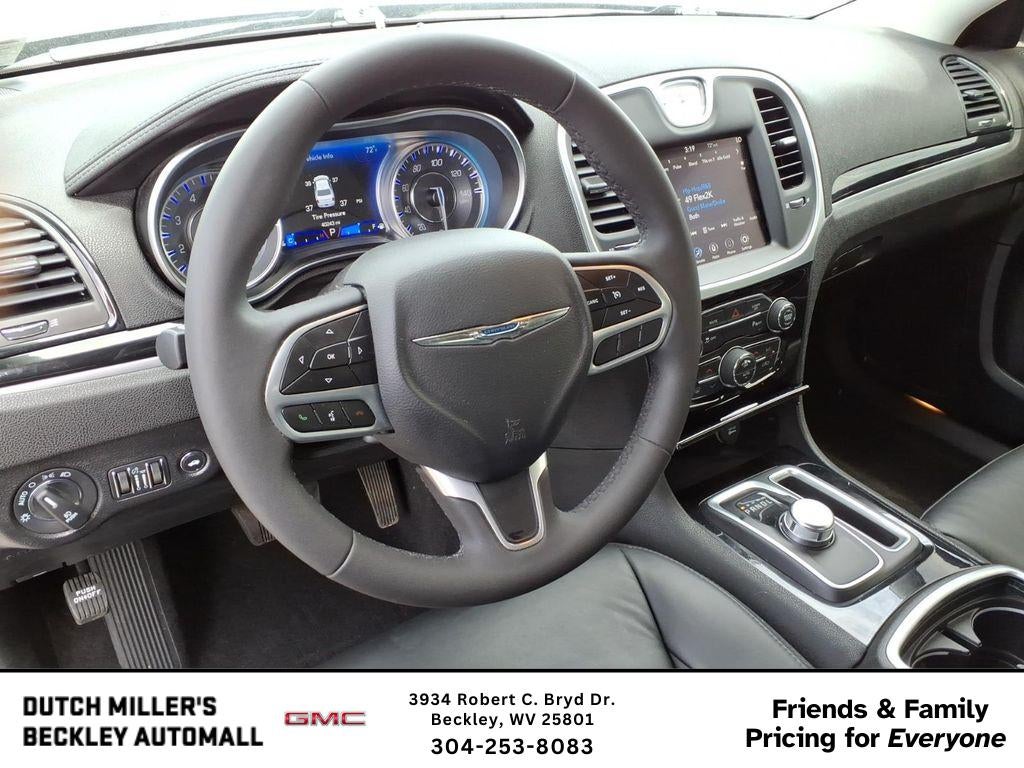 2023 Chrysler 300 Touring L