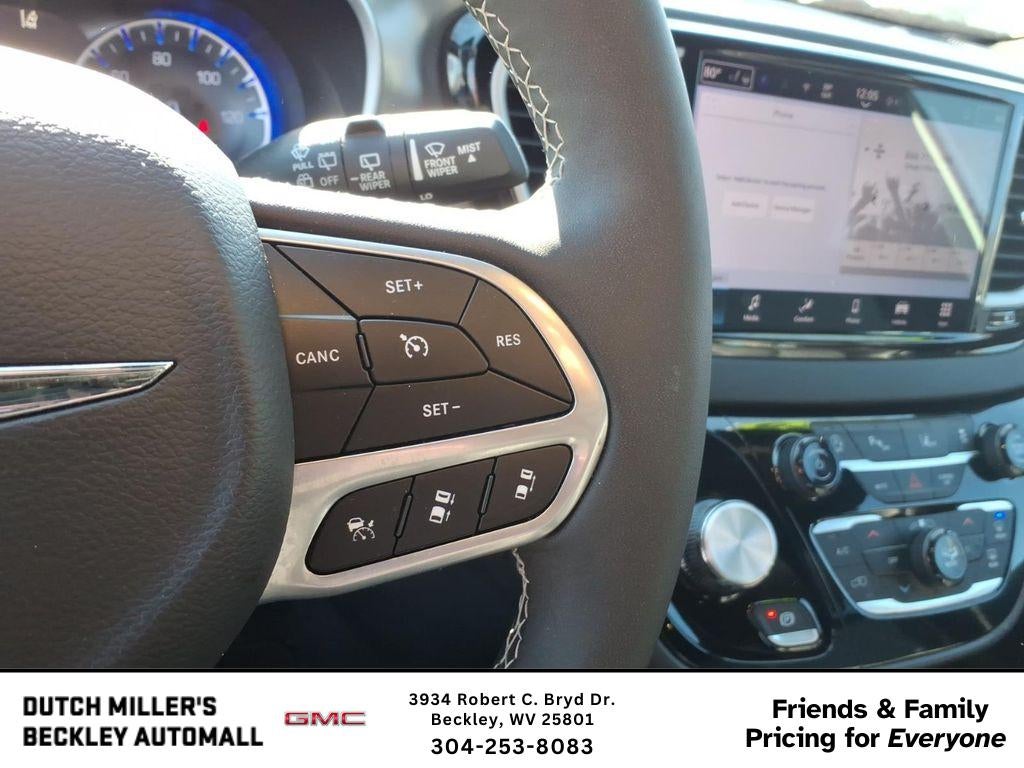 2025 Chrysler Pacifica Select