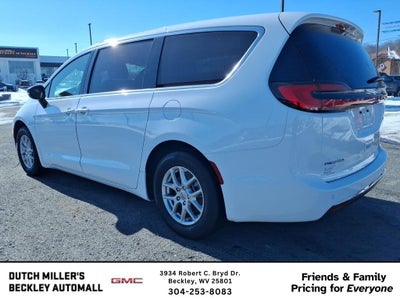 2025 Chrysler Pacifica Select