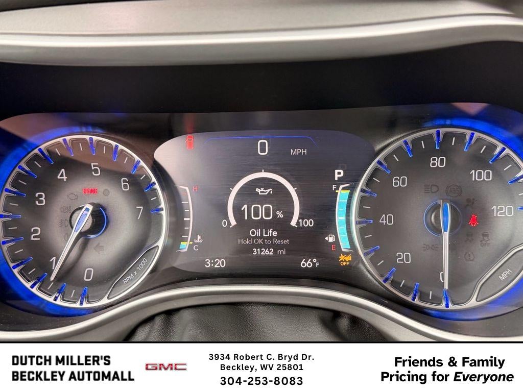2025 Chrysler Pacifica Select
