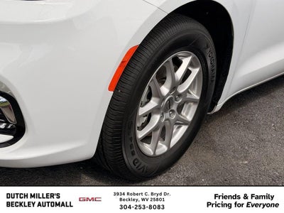 2025 Chrysler Pacifica Select