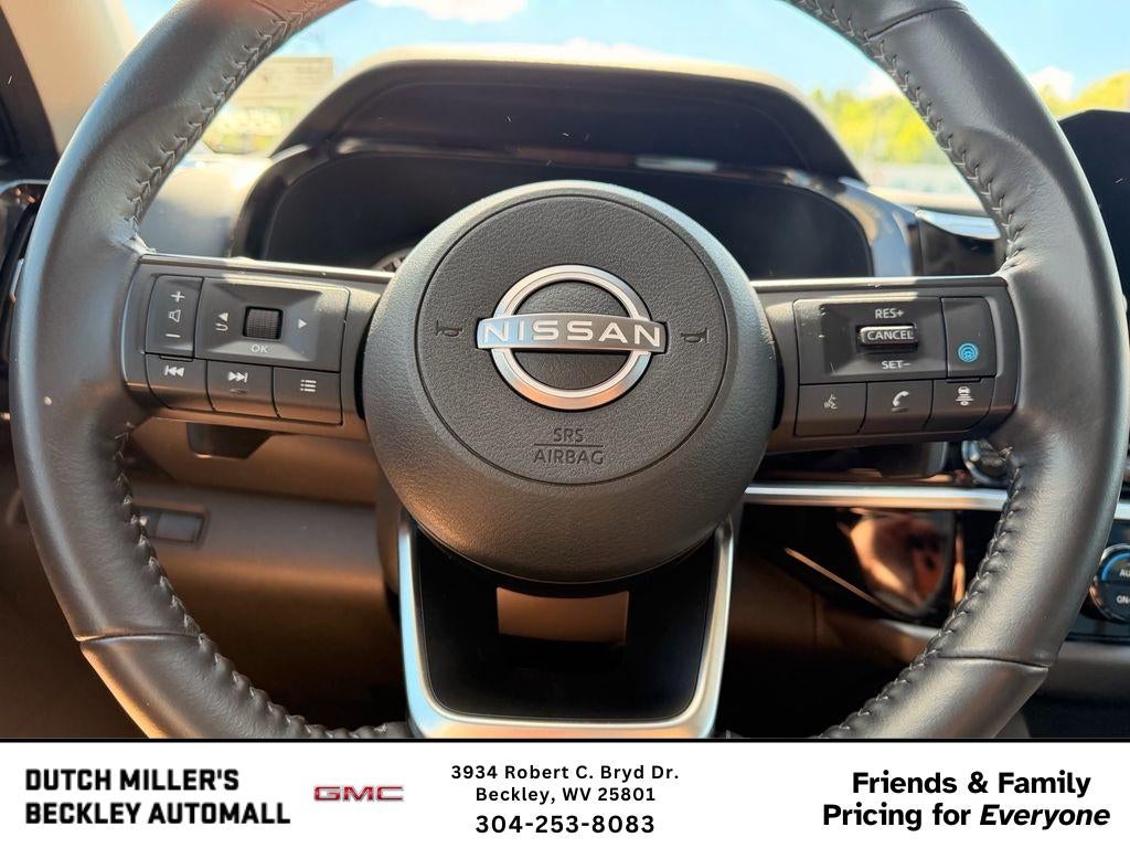 2025 Nissan Pathfinder SV
