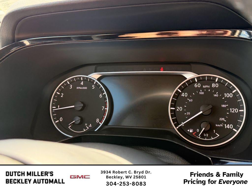2025 Nissan Pathfinder SV