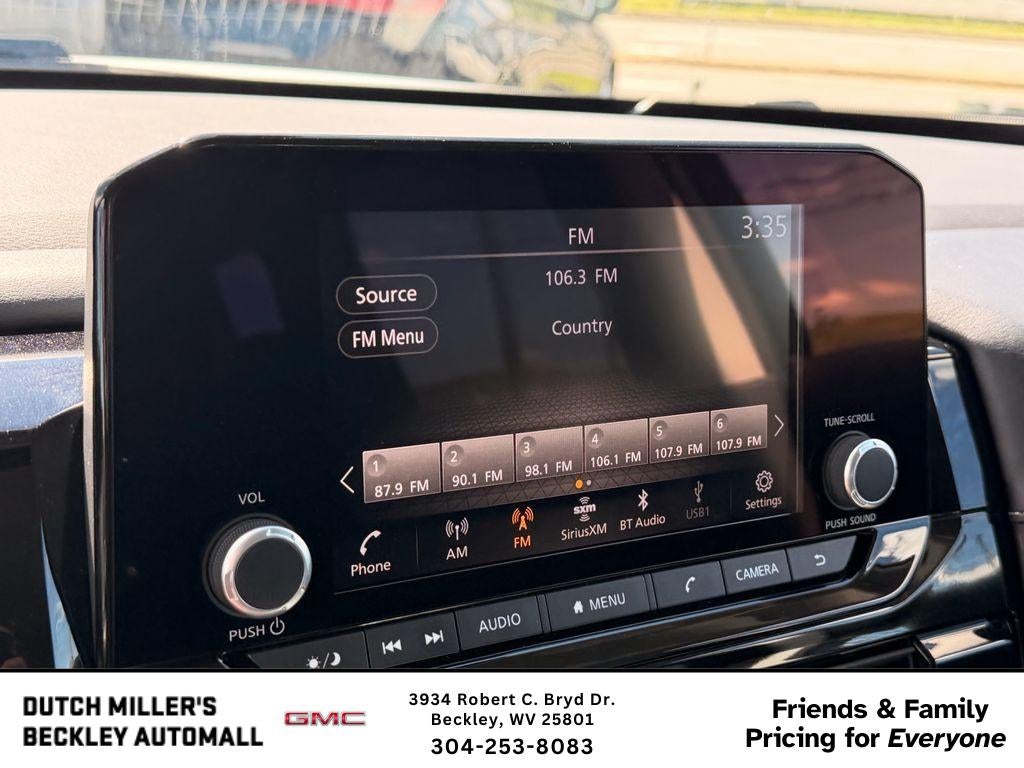 2025 Nissan Pathfinder SV