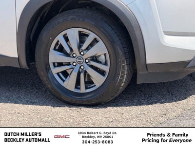 2025 Nissan Pathfinder SV