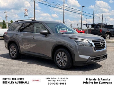 2025 Nissan Pathfinder SV