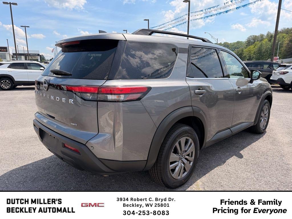 2025 Nissan Pathfinder SV