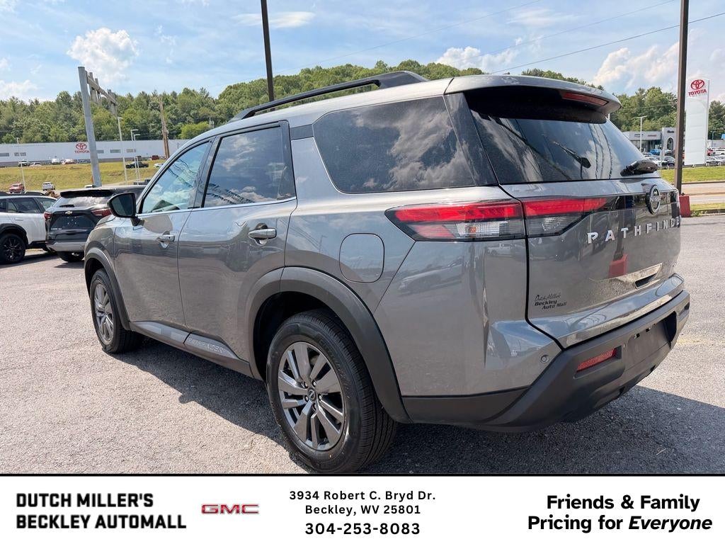 2025 Nissan Pathfinder SV