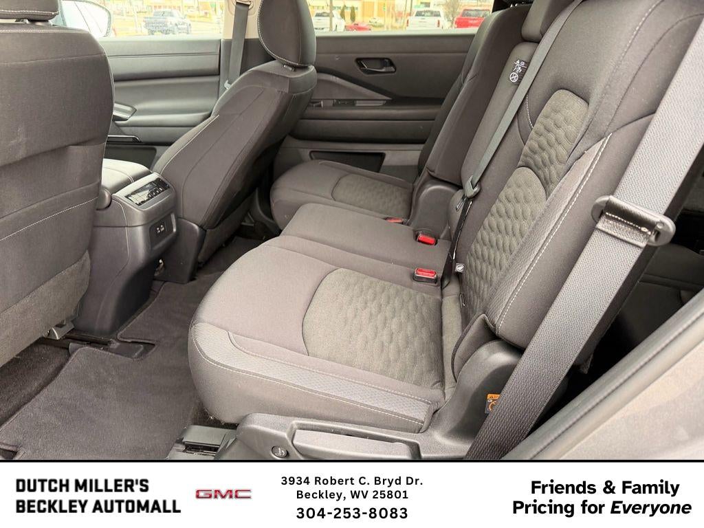 2024 Nissan Pathfinder SV