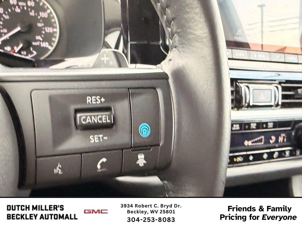 2024 Nissan Pathfinder SV