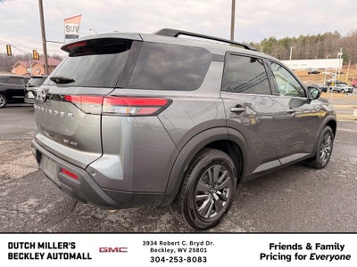 2024 Nissan Pathfinder SV