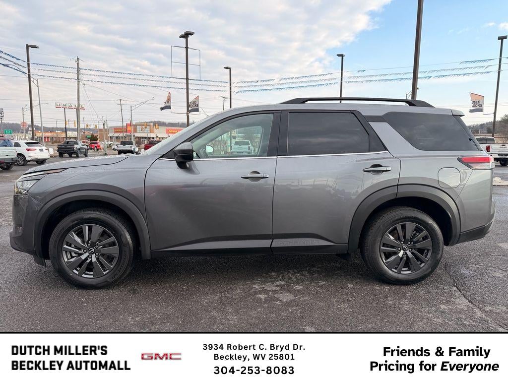 2024 Nissan Pathfinder SV