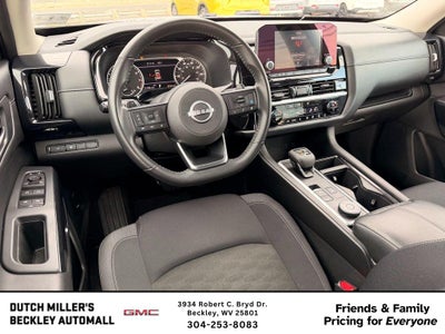 2024 Nissan Pathfinder SV