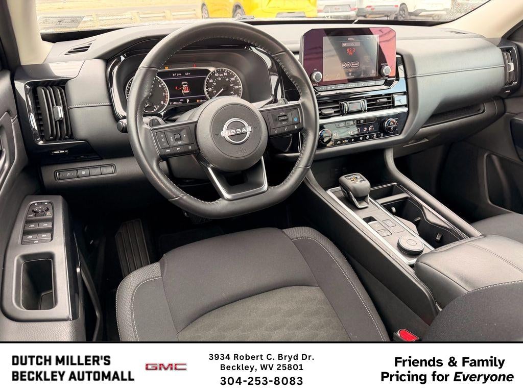 2024 Nissan Pathfinder SV