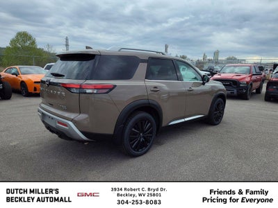 2023 Nissan Pathfinder Platinum
