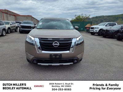 2023 Nissan Pathfinder Platinum