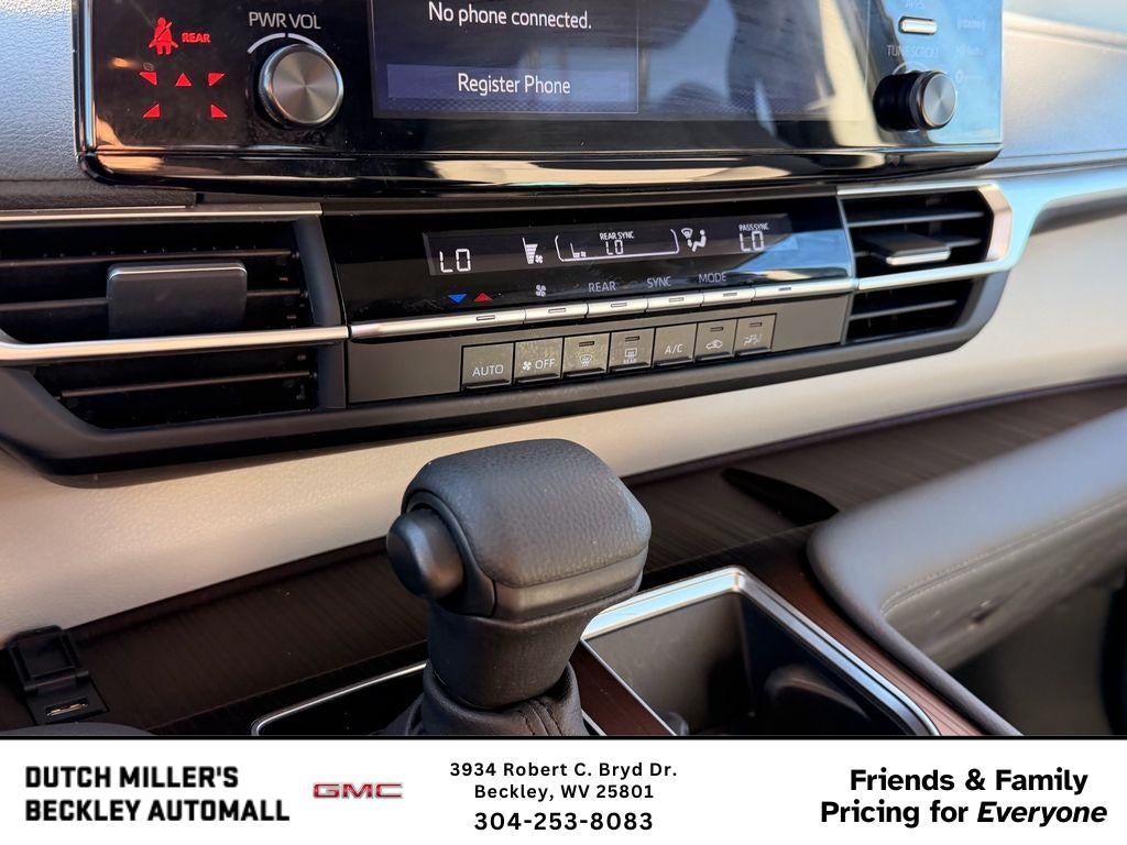 2024 Toyota Sienna LE