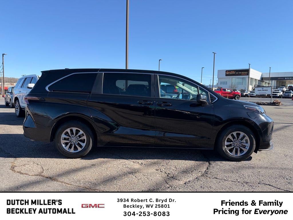 2024 Toyota Sienna LE