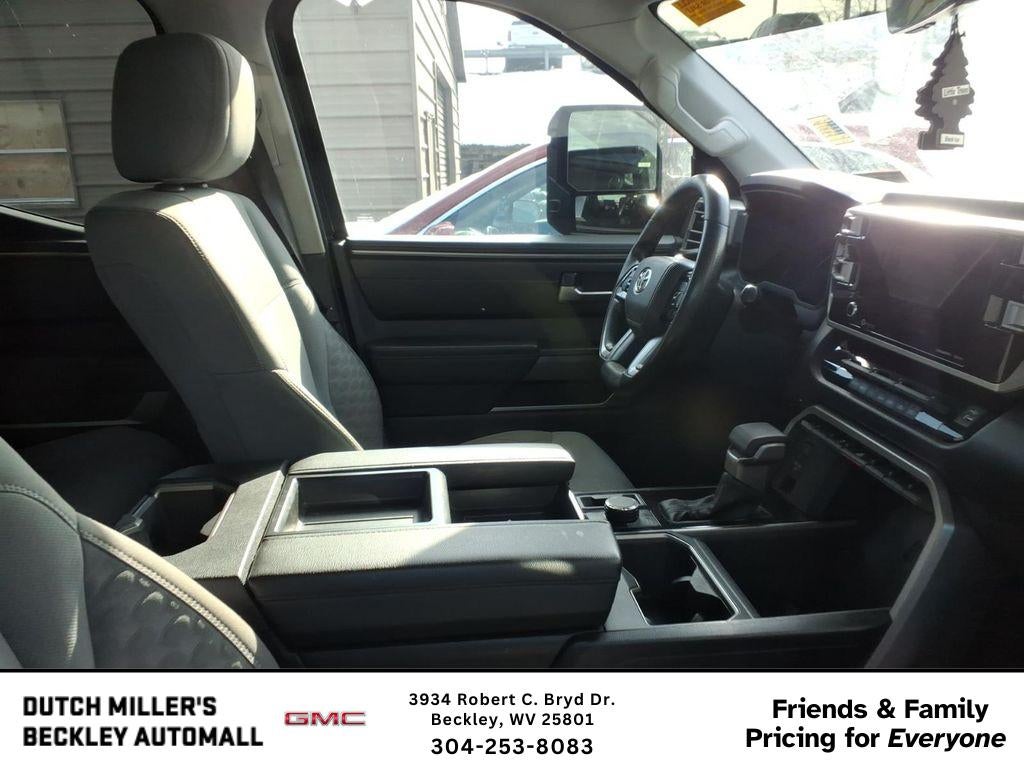 2022 Toyota Tundra 4WD SR5