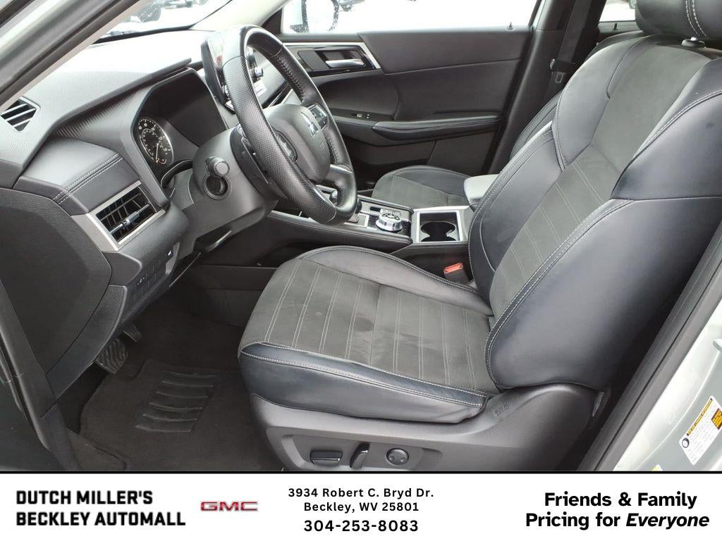 2024 Mitsubishi Outlander SE