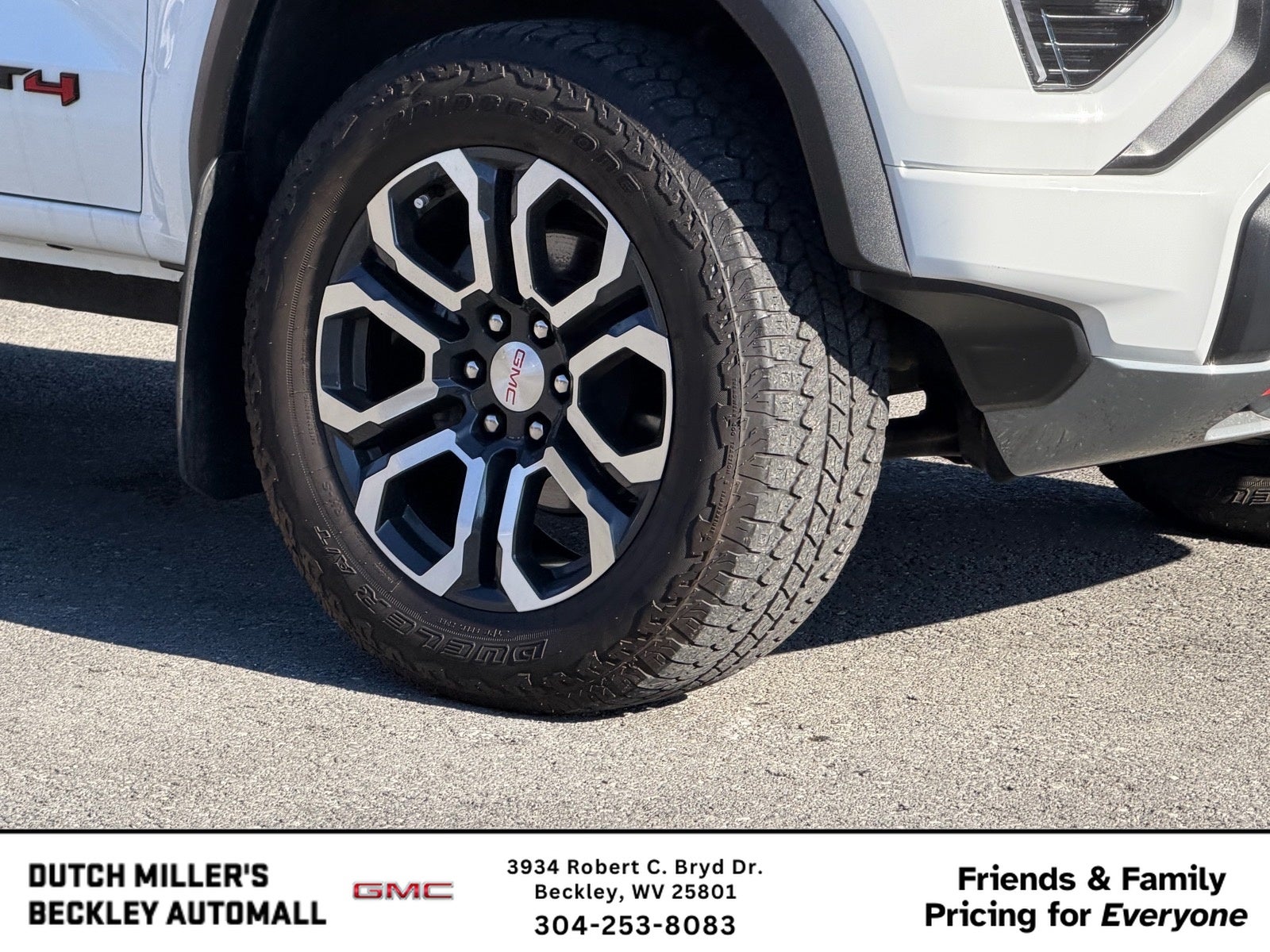 2024 GMC Canyon 4WD AT4