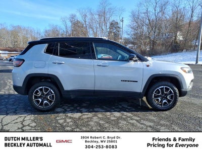2025 Jeep Compass Trailhawk