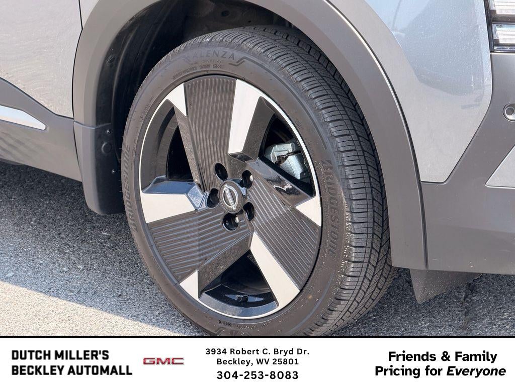 2025 Nissan Kicks SR