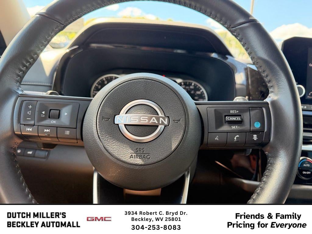 2025 Nissan Pathfinder SV