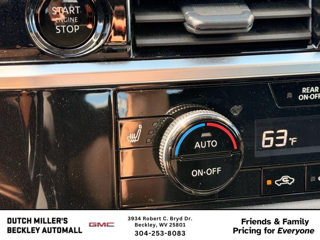 2025 Nissan Pathfinder SV