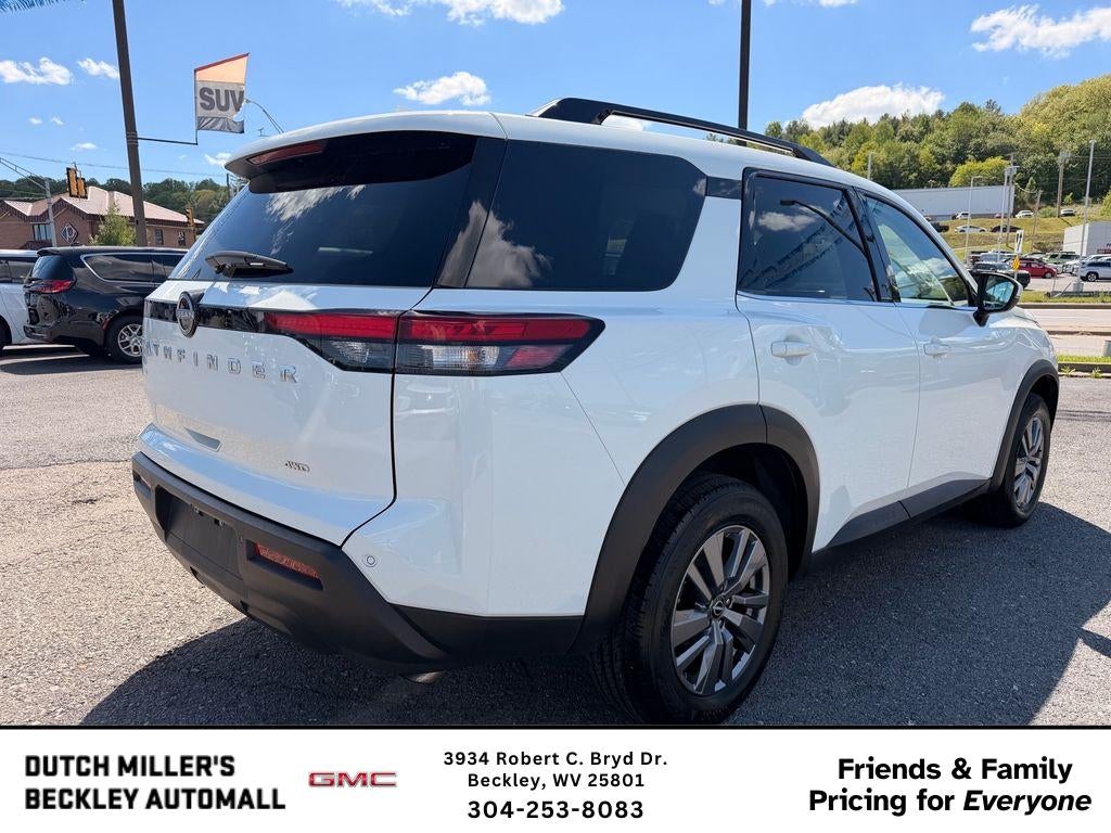 2025 Nissan Pathfinder SV
