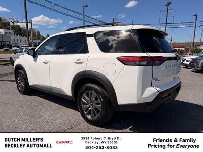 2025 Nissan Pathfinder SV