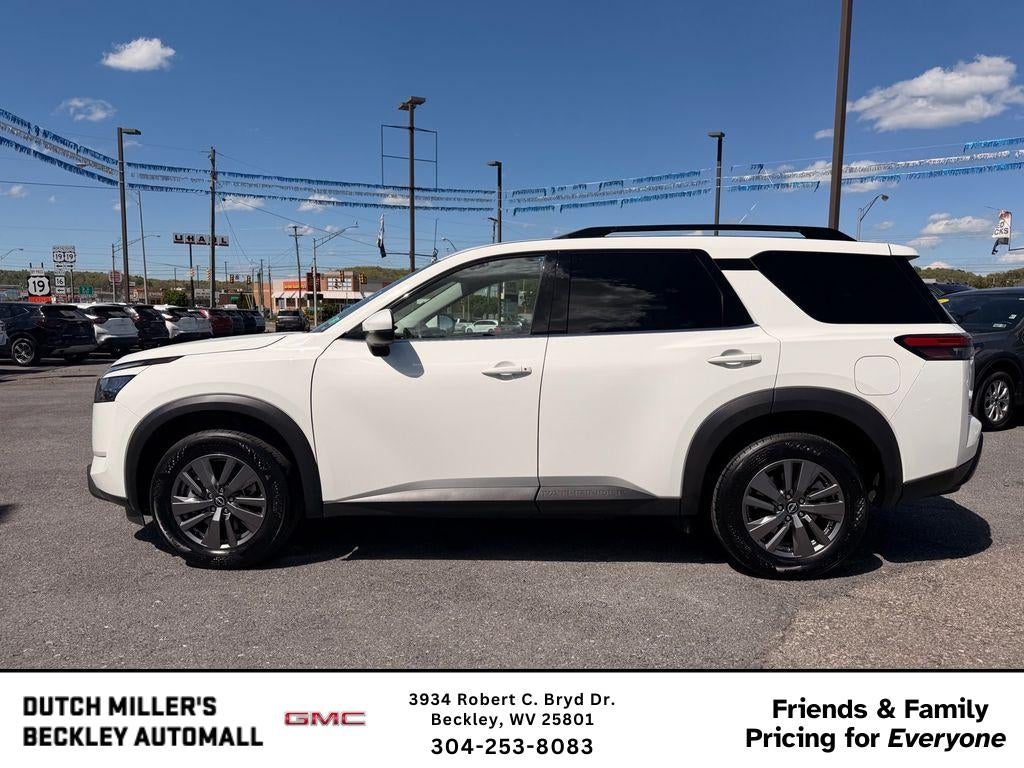 2025 Nissan Pathfinder SV