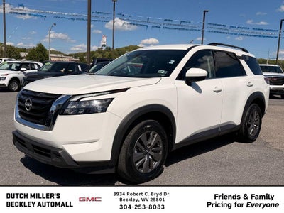 2025 Nissan Pathfinder SV