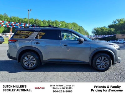 2023 Nissan Pathfinder SV