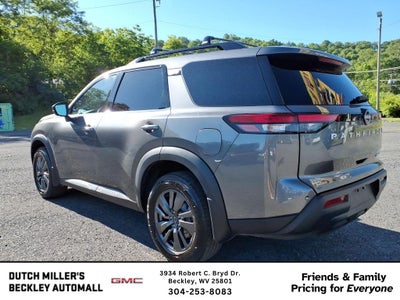 2023 Nissan Pathfinder SV