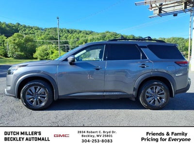 2023 Nissan Pathfinder SV
