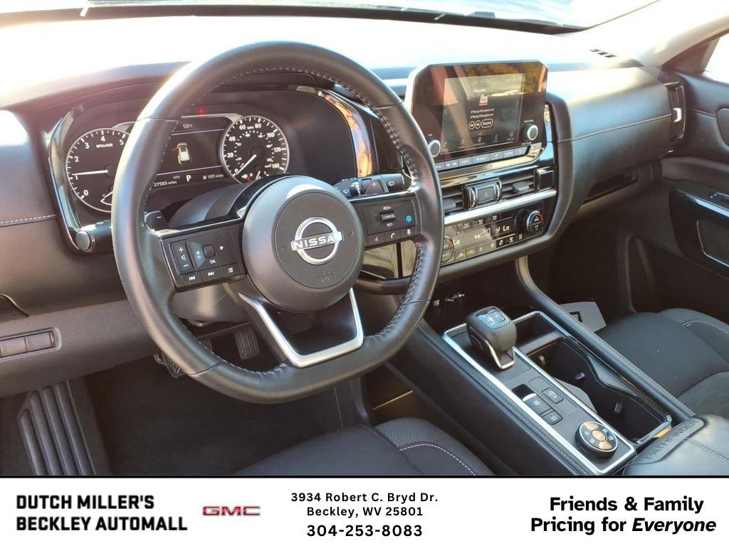 2023 Nissan Pathfinder SV