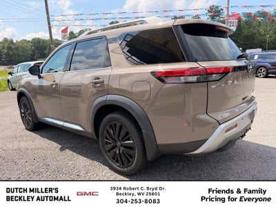 2023 Nissan Pathfinder Platinum
