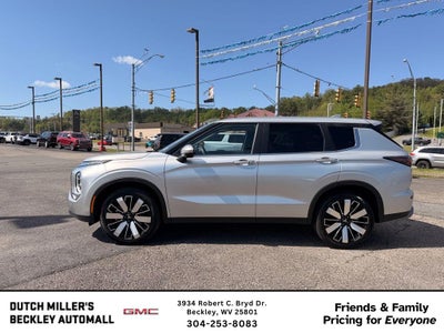 2025 Mitsubishi Outlander SE