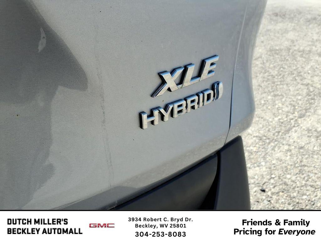 2022 Toyota RAV4 Hybrid XLE